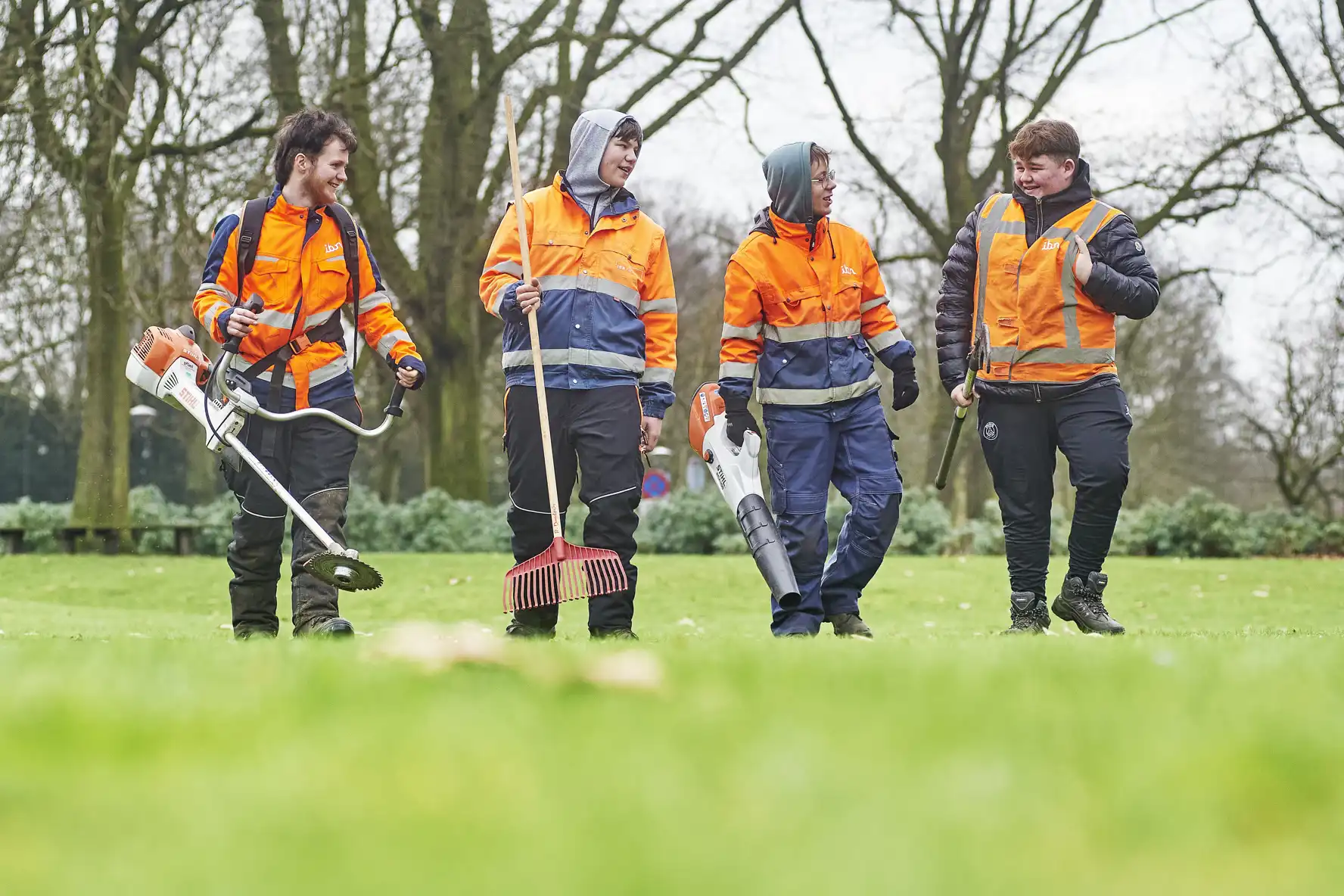 de jongeren die werken in het groen