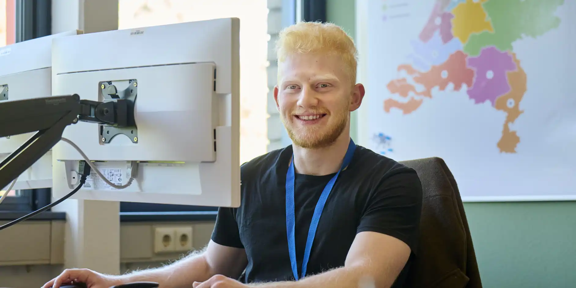 Hasan op zijn werkplek