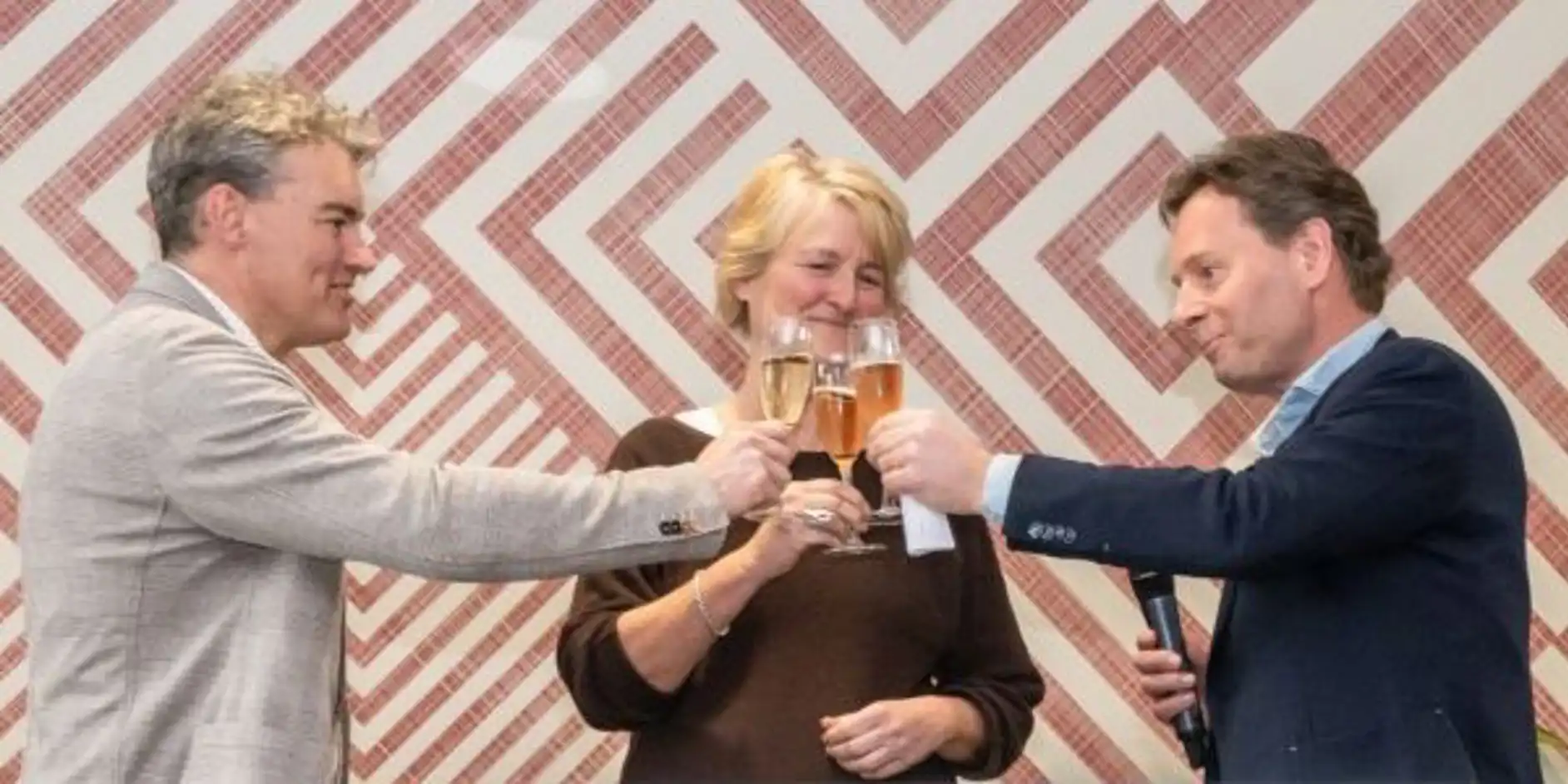 gemeente Oss en IBN proosten op de opening van de samenwerking