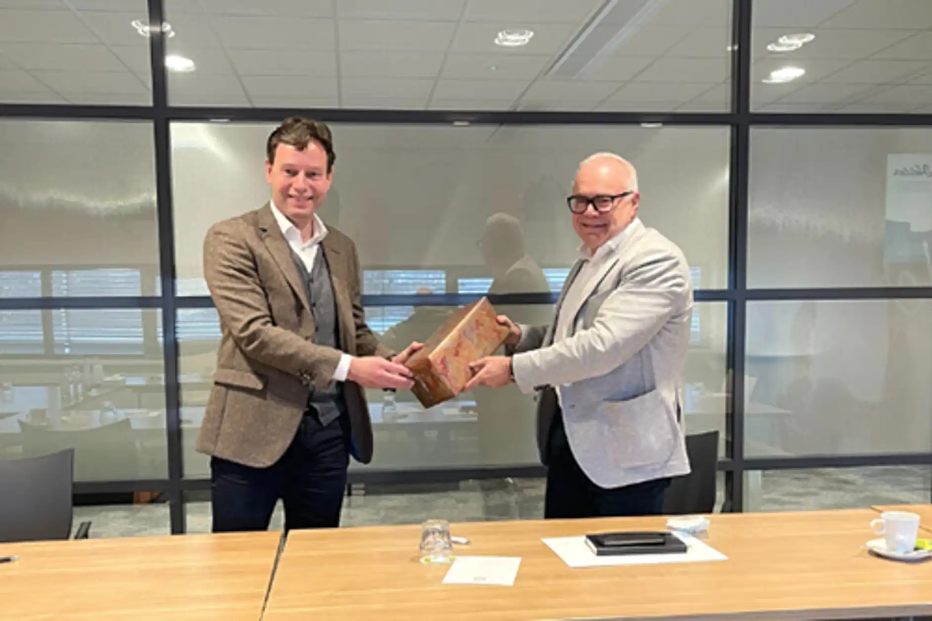 Ondertekening nieuw contract