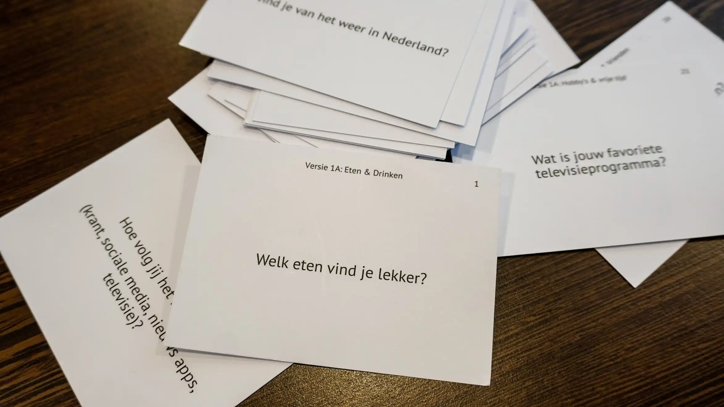 Kaartjes van de toolbox op tafel